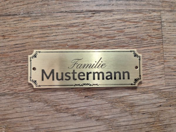 Briefkastenschild aus Messing mit Gravur