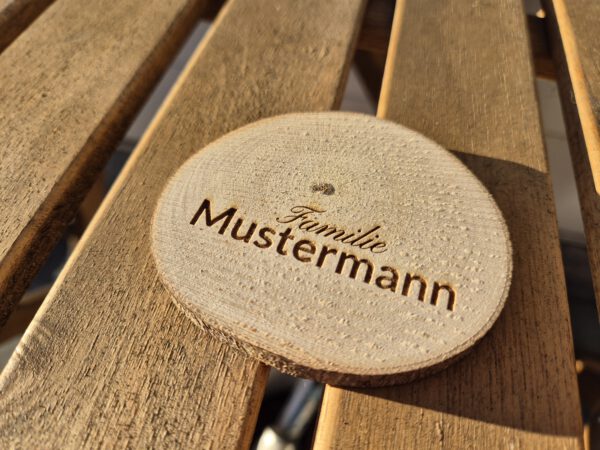 Baumscheibe mit personalisierter Gravur